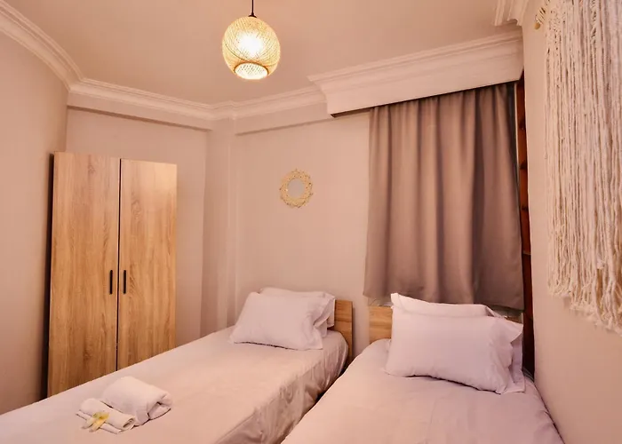 Stylish Apt W Jacuzzi, 5 Min To White Tower