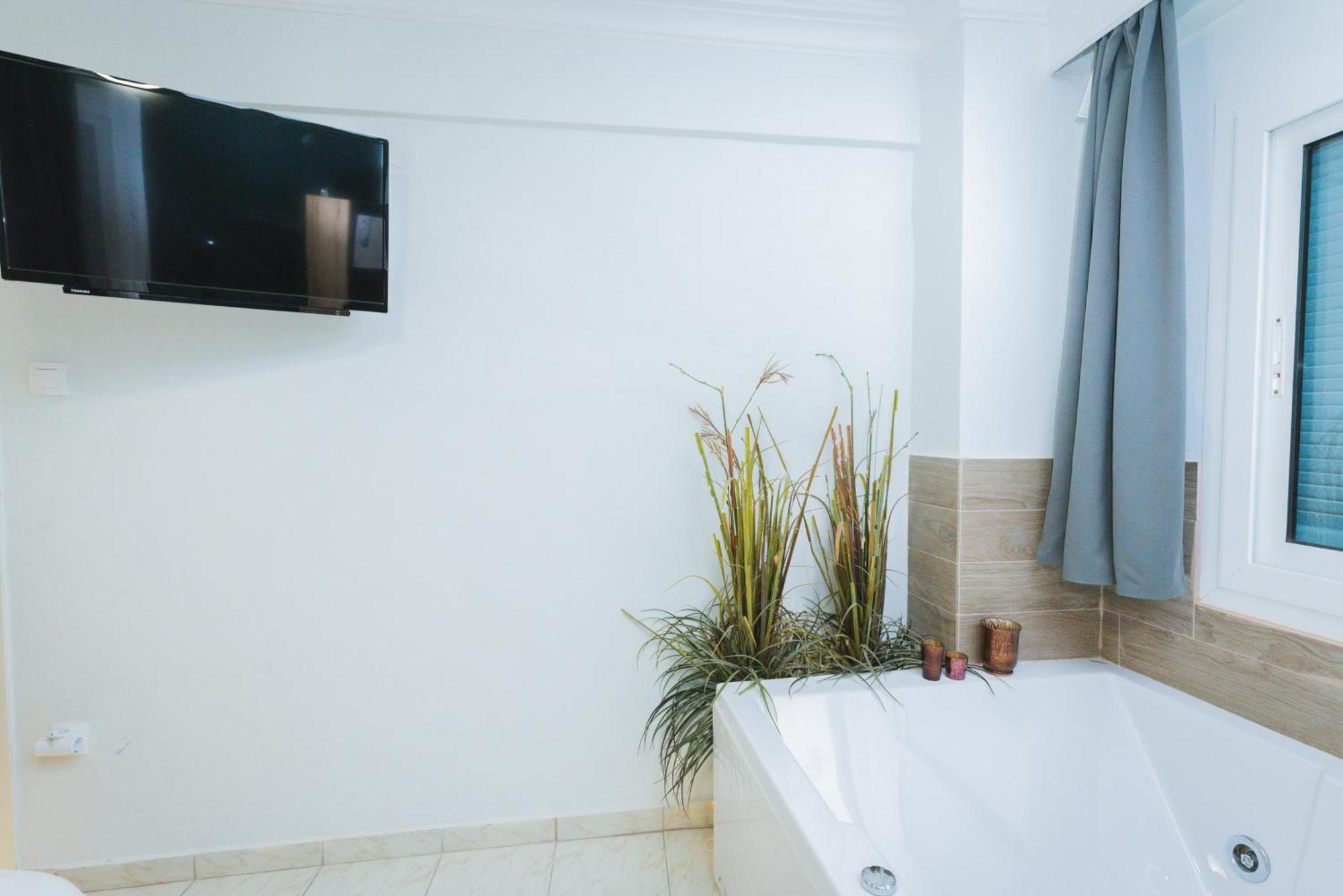 Apartament Stylish W Jacuzzi, 5 Min To White Tower Salonic